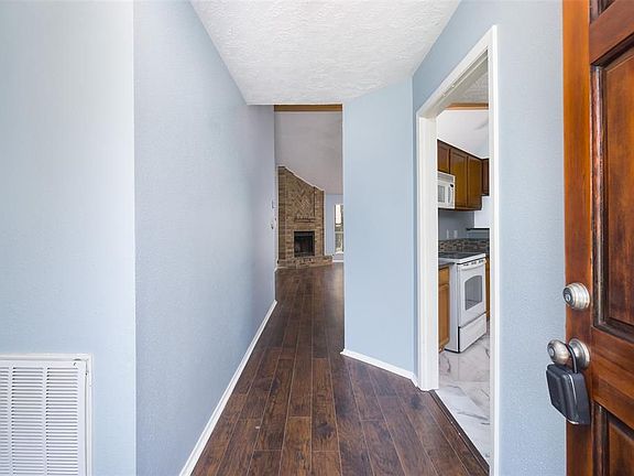 4th image of 2902 Laurelridge Dr