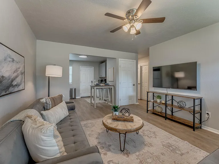 1001 E Main St #B-1 — Photo 4