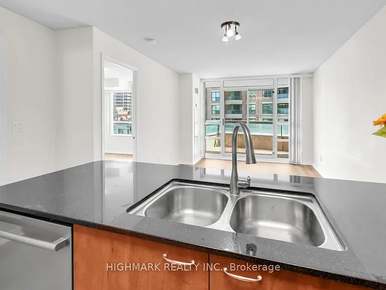 509 Beecroft Rd #517 — Photo 5