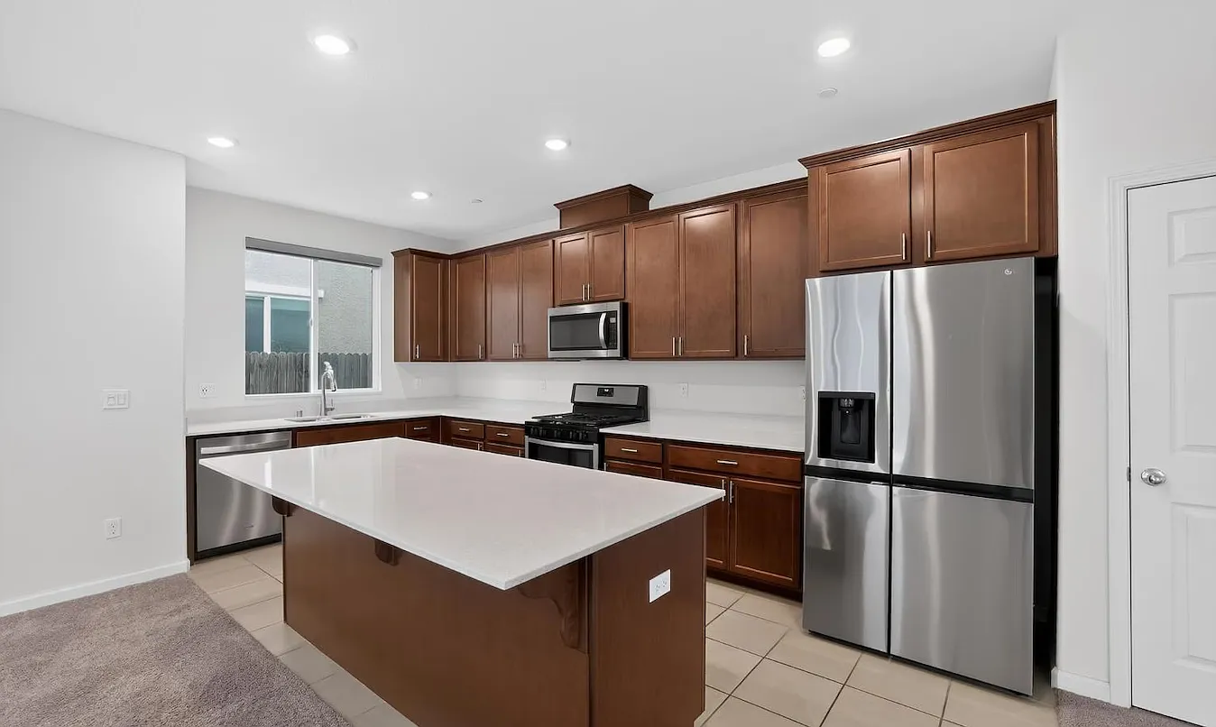 4 bed, 2102 sqft, $3,195 — Photo 4