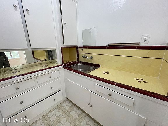 5th image of 3355 Octavia St #10312708