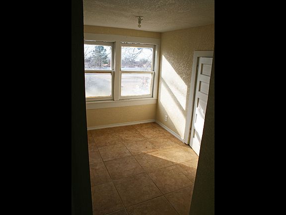 5th image of 506 S Main St