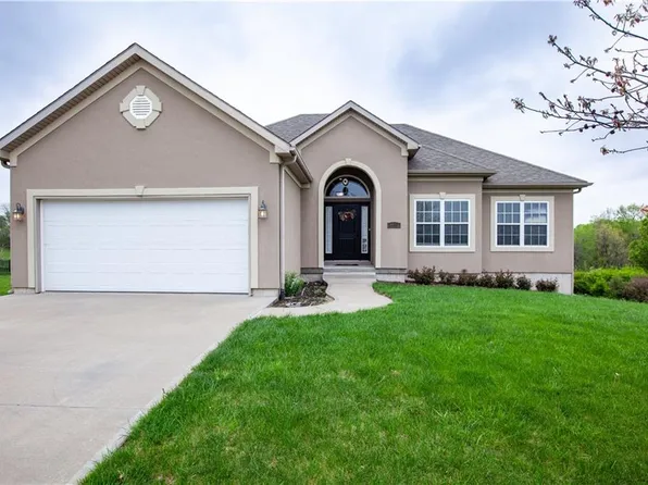 19327 Tomahawk Ln, Saint Joseph, MO 64505