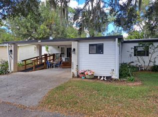 690 N Edgewater Dr, Plant City, FL 33565