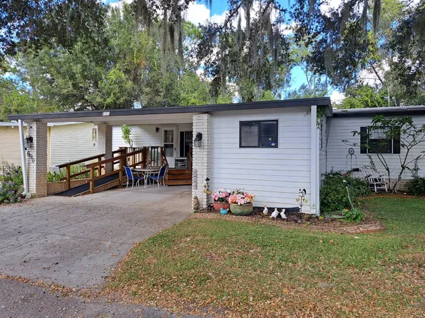 690 N Edgewater Dr, Plant City, FL 33565