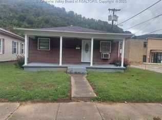 600 5th Ave, Montgomery, WV 25136