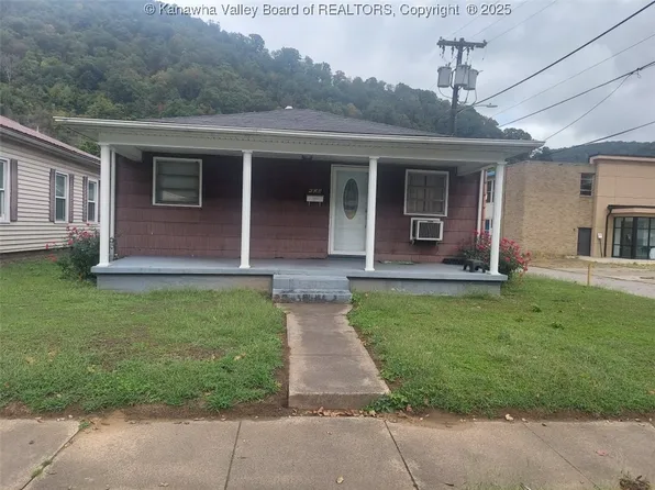 600 5th Ave, Montgomery, WV 25136
