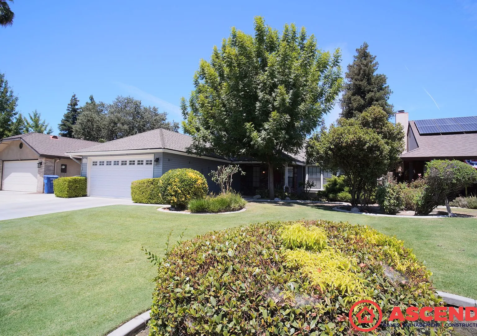 Charming 3-Bedroom, 2-Bathroom Home located in The Vibrant City of Bakersfield! — Photo 1