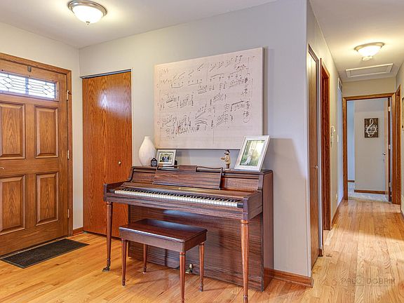 4th image of 821 Long Meadow Dr