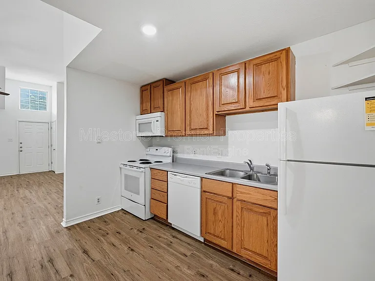 906 W Houston St #1 — Photo 9