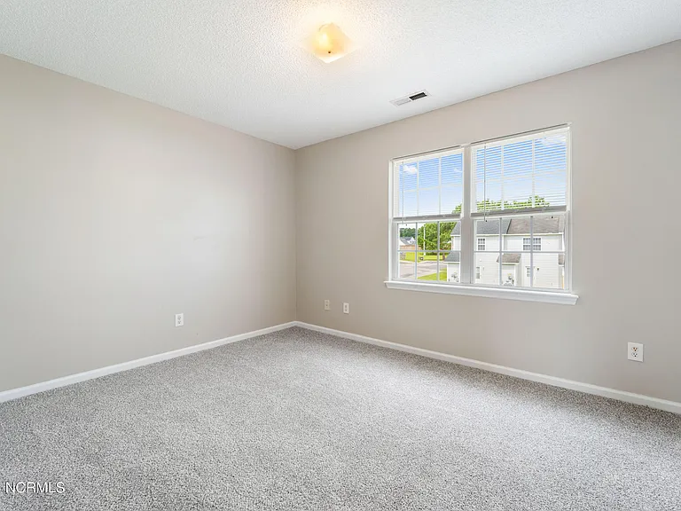 103 Pinegrove Ct — Photo 12