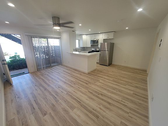 4th image of 5050 Santa Monica Ave #3