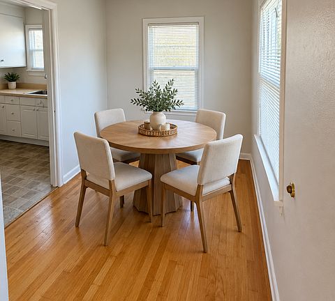 4th image of 3401 33rd Ave W