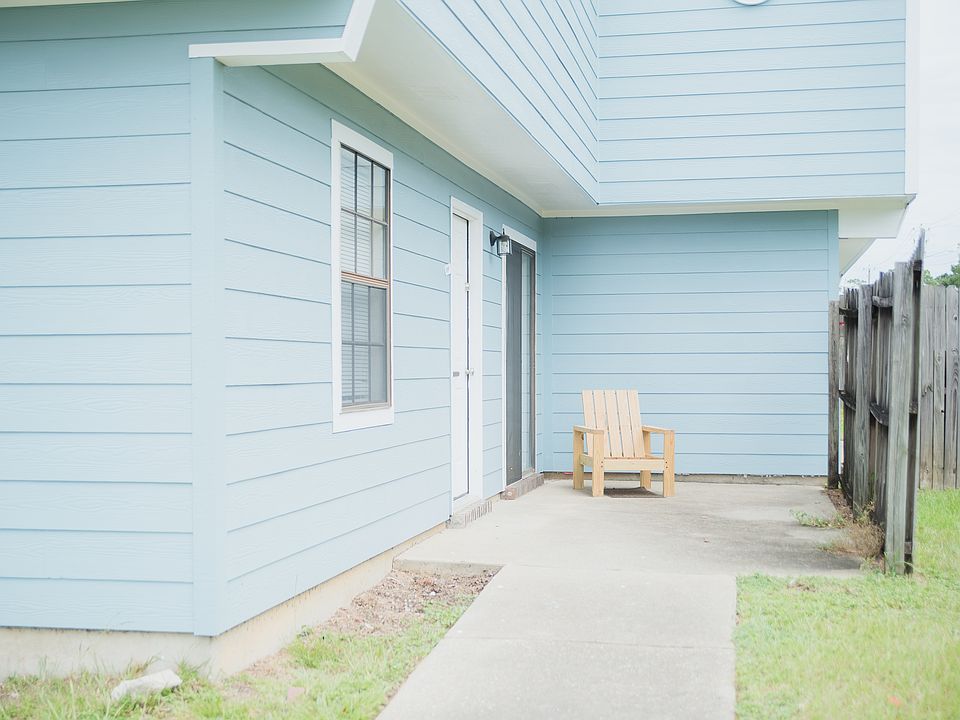 2nd image of 109 Captain Quarters Dr