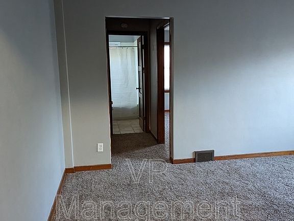 4th image of 410 23rd St APT 2