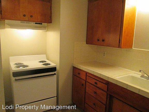 4th image of 312 E Oak St APT E