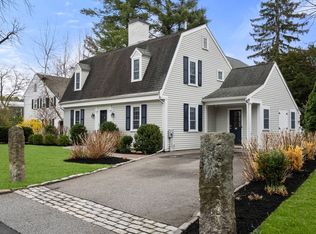 4 Hampden St, Wellesley, MA 02482