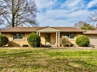 417 Montgomery Cir, Carmi, IL 62821