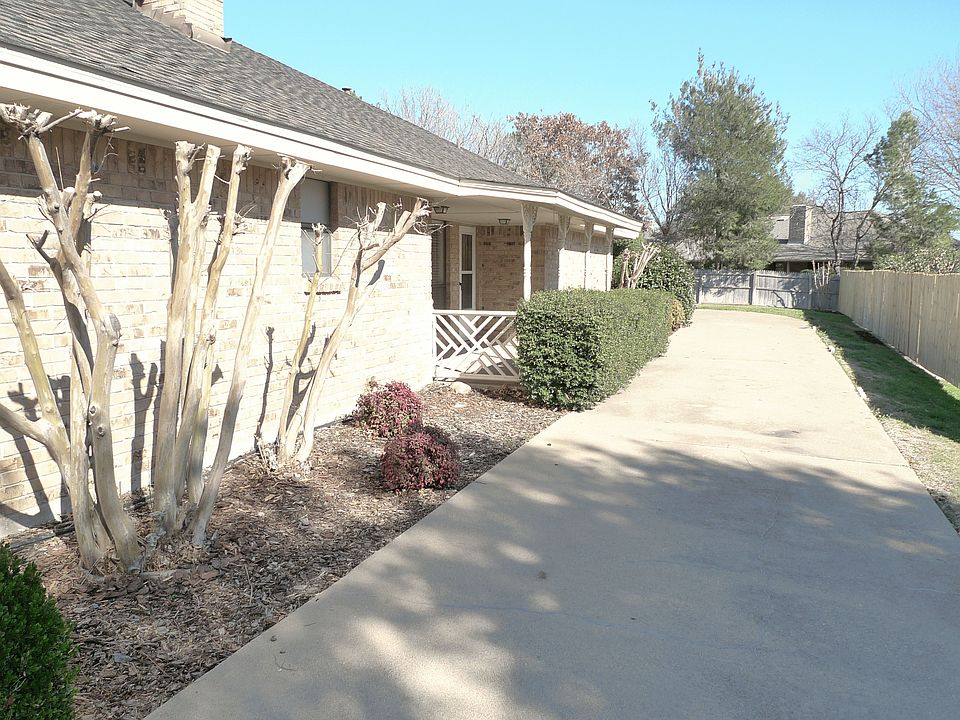 Side Patio with privacy fence