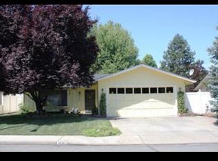 1936 Meadow Gln, Grants Pass, OR 97527