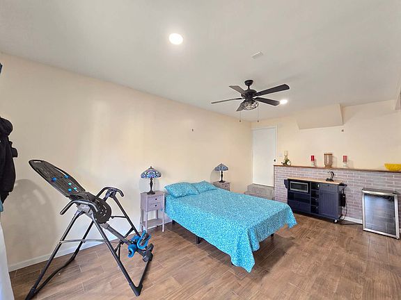 4th image of 667 Quincy Ave #1A