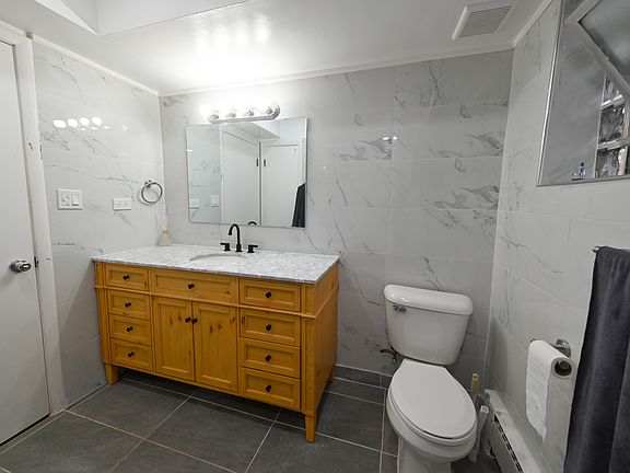 5th image of 5449 N Artesian Ave #2