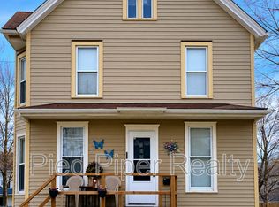 512 1/2 W Cottonwood St, Freeport, IL 61032