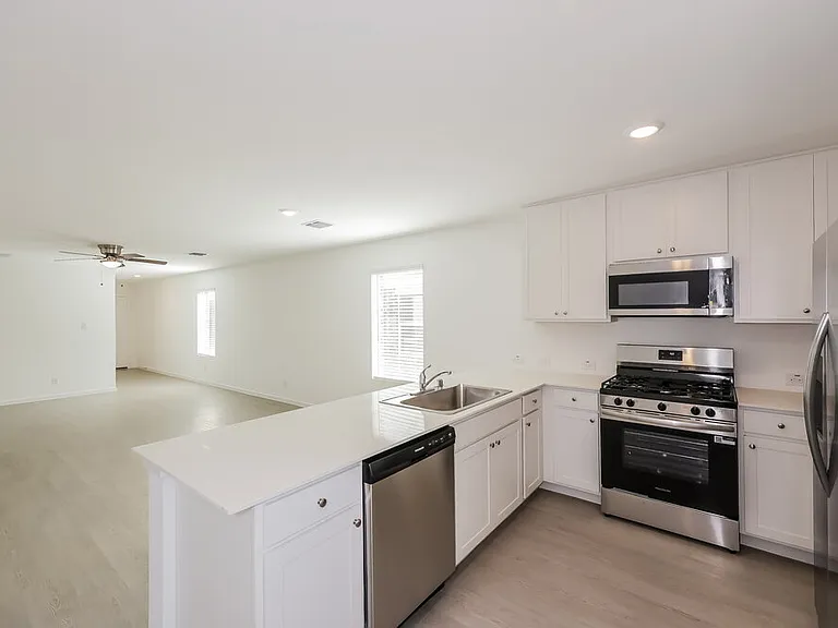 1715 Crossbill St — Photo 7