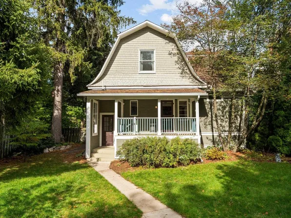 605 6th St, Traverse City, MI 49684