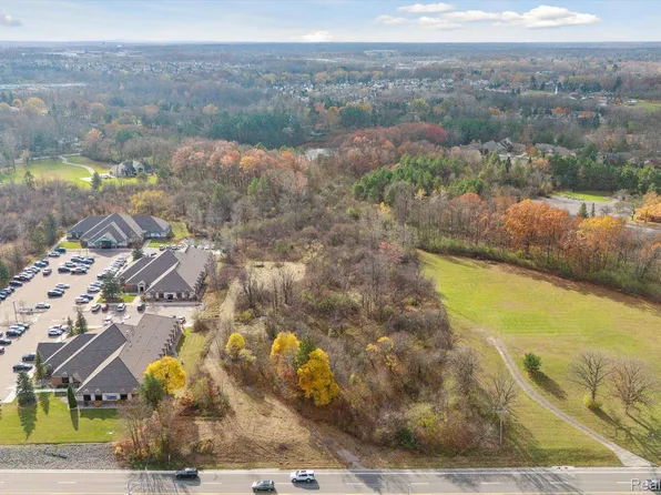 1 S Saginaw St, Grand Blanc, MI 48439