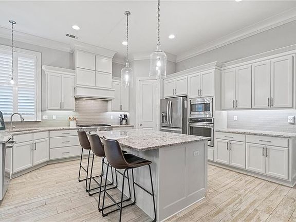 3rd image of 616 Chateau Andelot