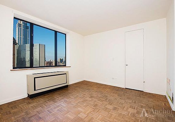 4th image of 30 W 61st St APT 21D