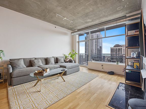 5th image of 1305 S Michigan Ave APT 2011