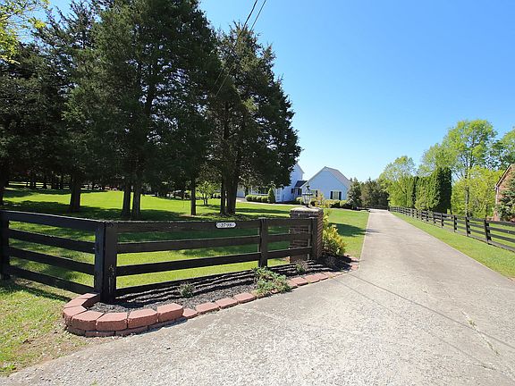 3rd image of 2798 Ash Ave