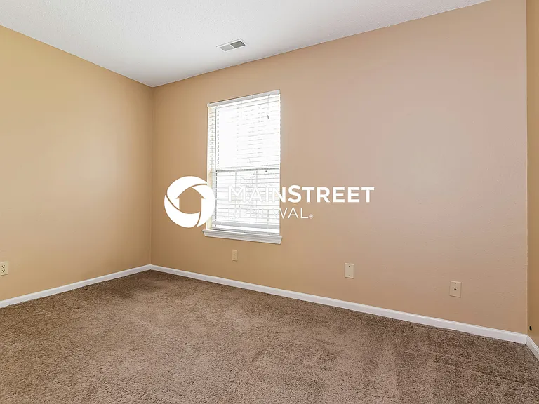 7467 Grandview Dr — Photo 10