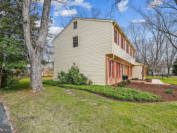 5th image of 327 Saint Bees Dr