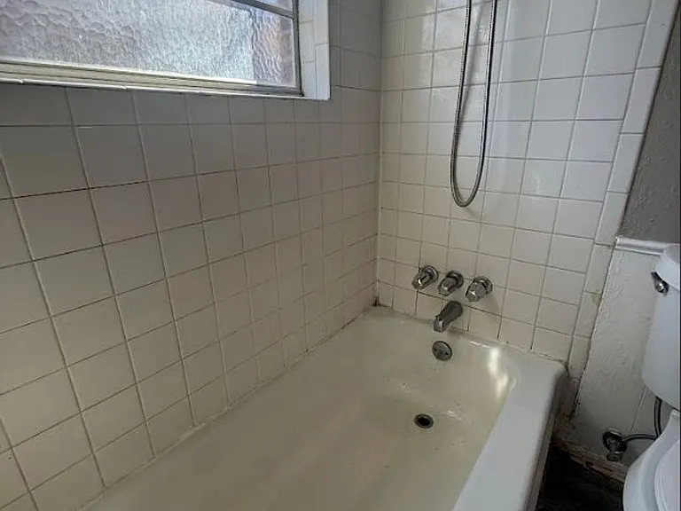 9816 NE 5th St — Photo 30