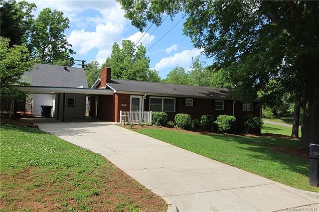1st image of 209 Fieldstone Cir