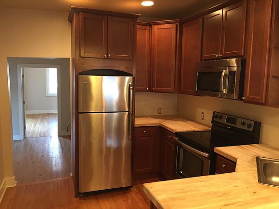 3rd image of 931 Arcade St #B