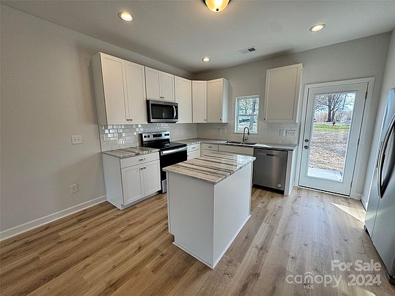 5th image of 1315 Ashton Ave