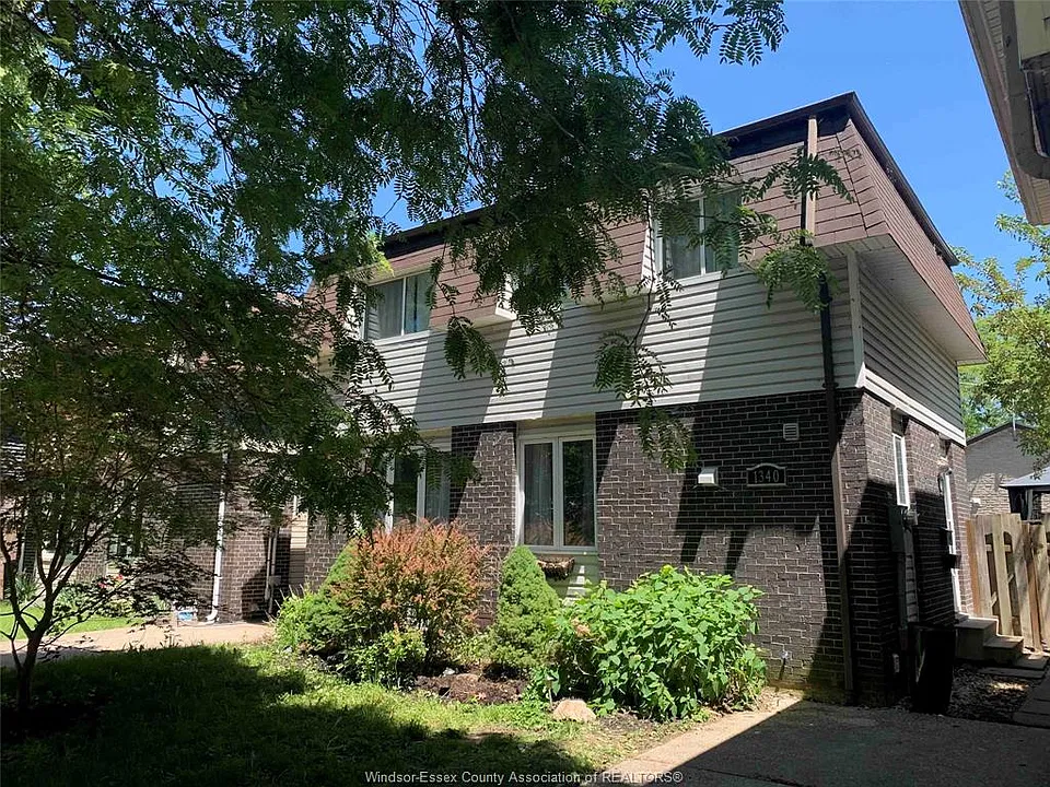 1340 Cottage Pl