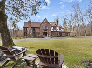 30 N Gate Rd, Mendham, NJ 07945