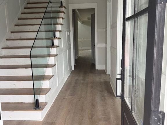 2nd image of 409 Seabury Ln.
