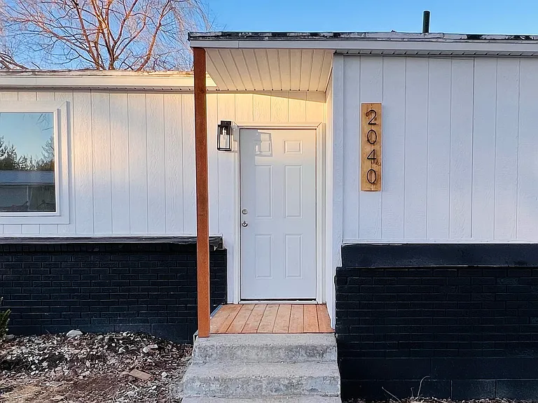 2040 Sessions St — Photo 1