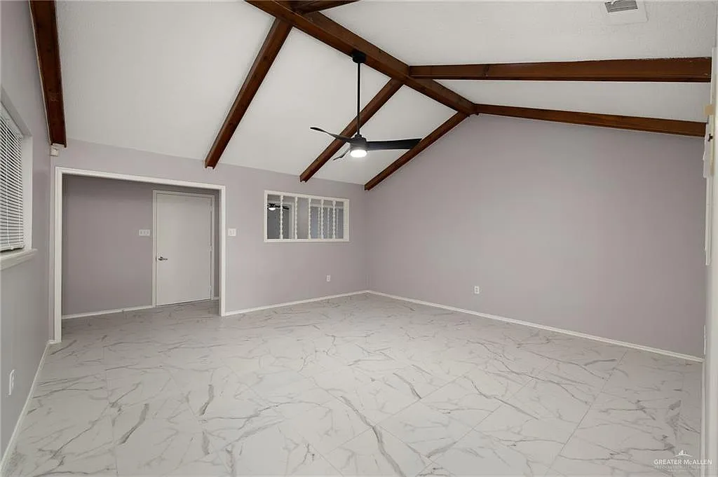 3 bed, 3.0 bath, 2364 sqft, $1,900 — Photo 4