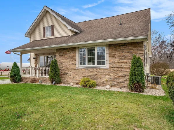 3231 Sycamore Rd, Walkerton, IN 46574
