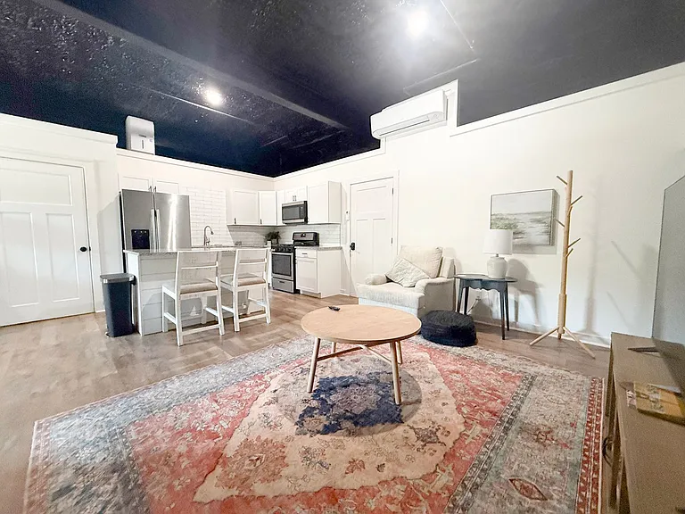 209 S Church St — Photo 14