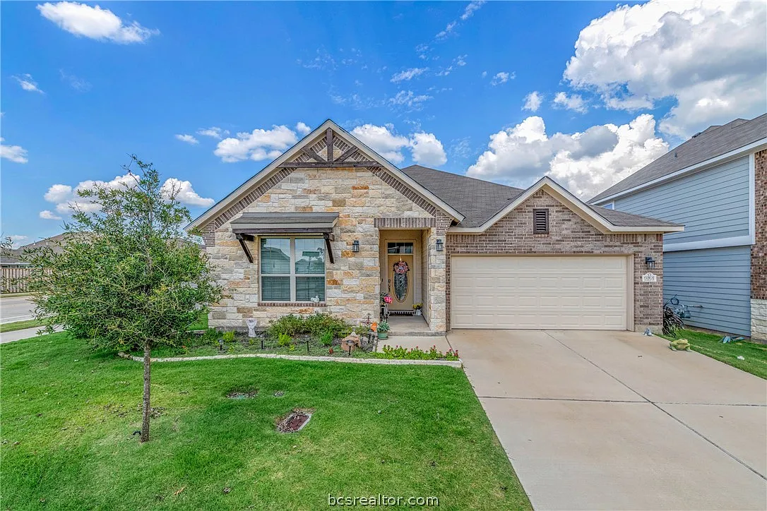 4 bed, 2088 sqft, $3,000 — Photo 1