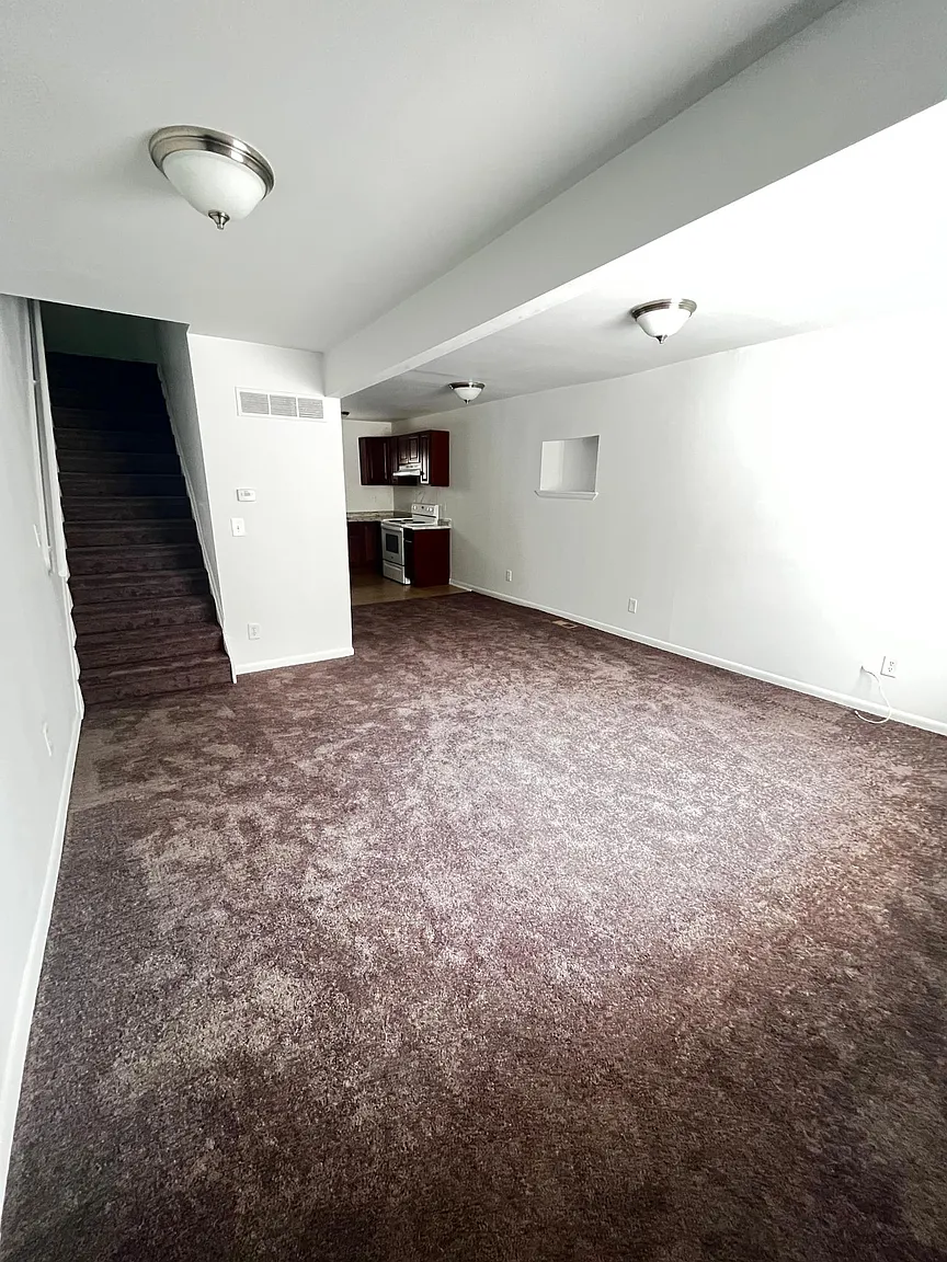 956 Madison St photo 1