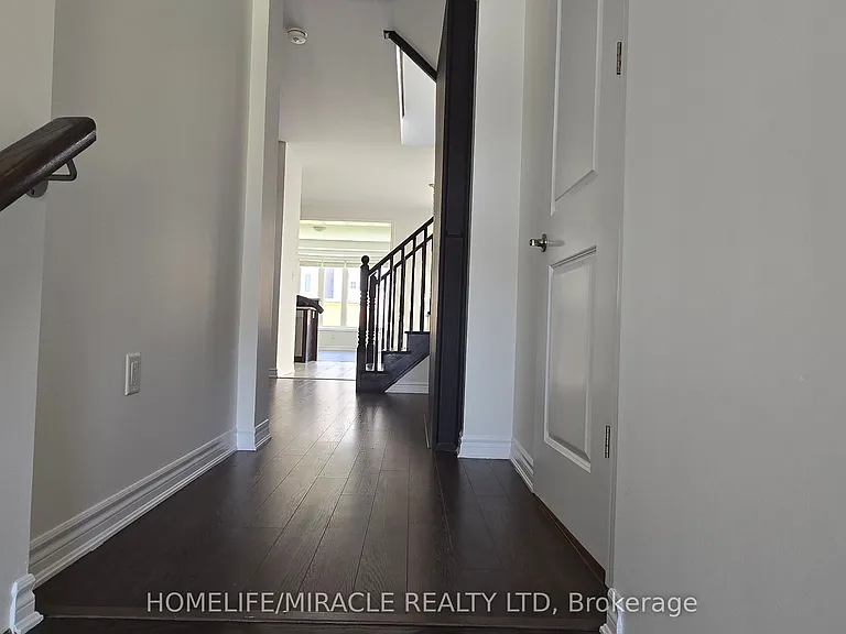 25 Phyllis Dr — Photo 4